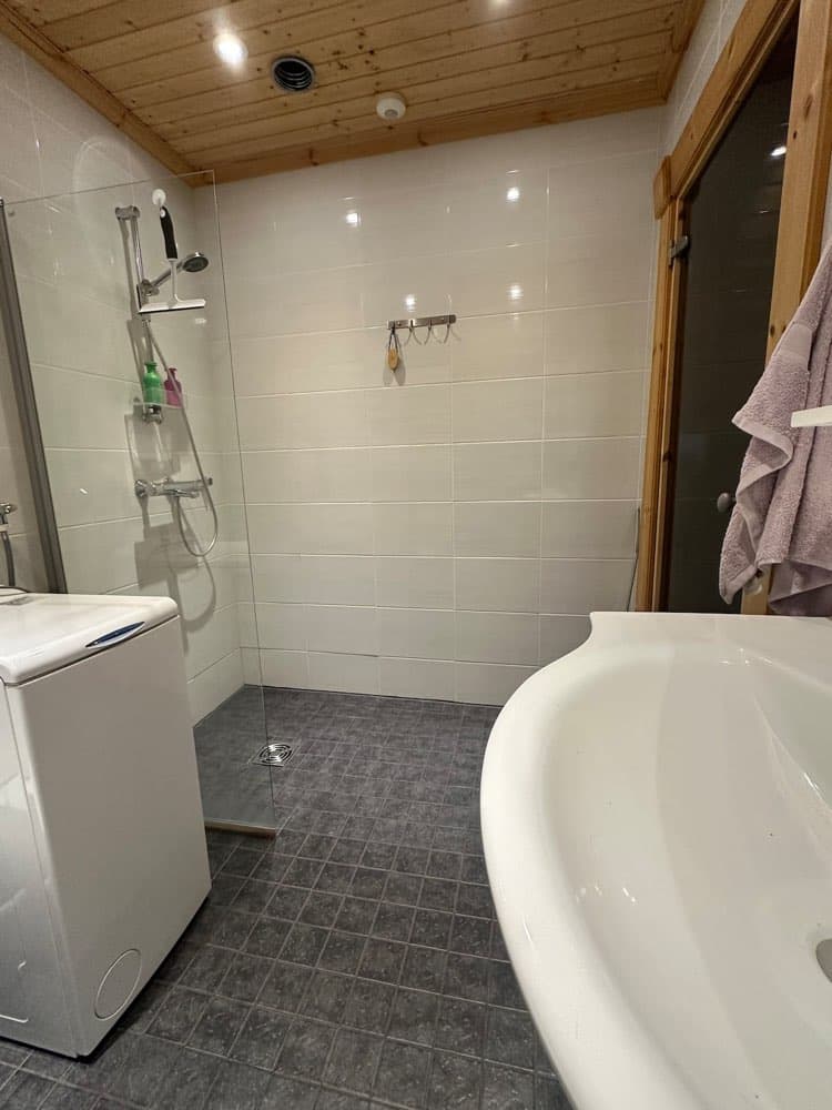 Joutsen — Full bathroom 1